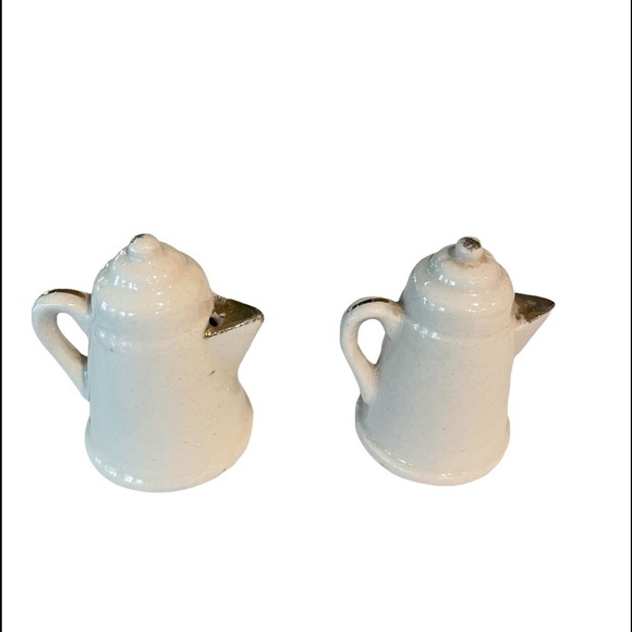 Vintage Niagara Falls Canada Mini Pitcher Salt & Pepper Shakers - Picture 3 of 6